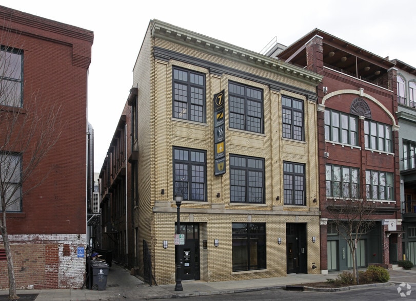 7 S Laurens St, Greenville, SC for sale - Primary Photo - Image 1 of 47