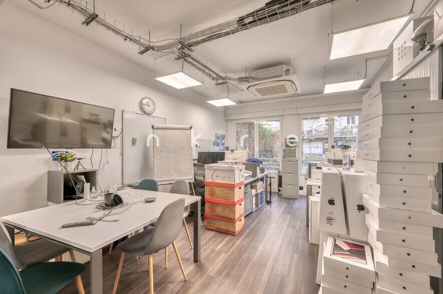 Office in Paris for lease - Interior Photo - Image 3 of 15