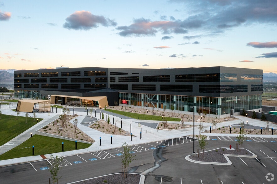 42 E Future Way, Draper, UT for lease - Building Photo - Image 3 of 5