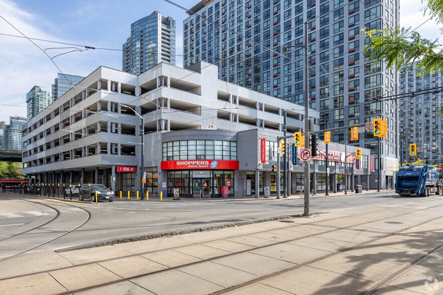 390 Queens Quay W, Toronto, ON for lease - Building Photo - Image 1 of 2