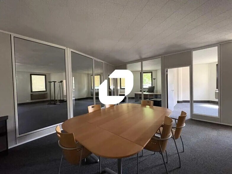 Office in Saint-Aubin for lease - Interior Photo - Image 2 of 17