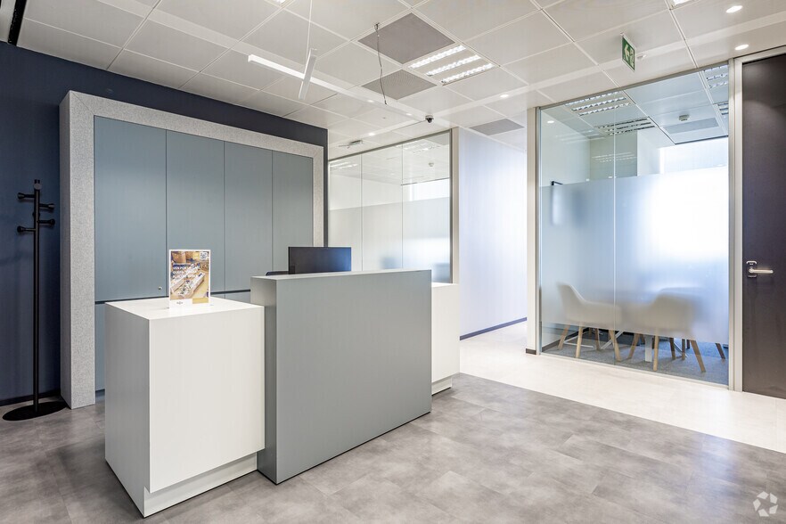 Avenida Hispanidad, 6, Madrid, Madrid for lease - Interior Photo - Image 3 of 18