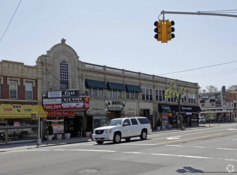 25402 Northern Blvd, Little Neck, NY for lease - Building Photo - Image 3 of 11