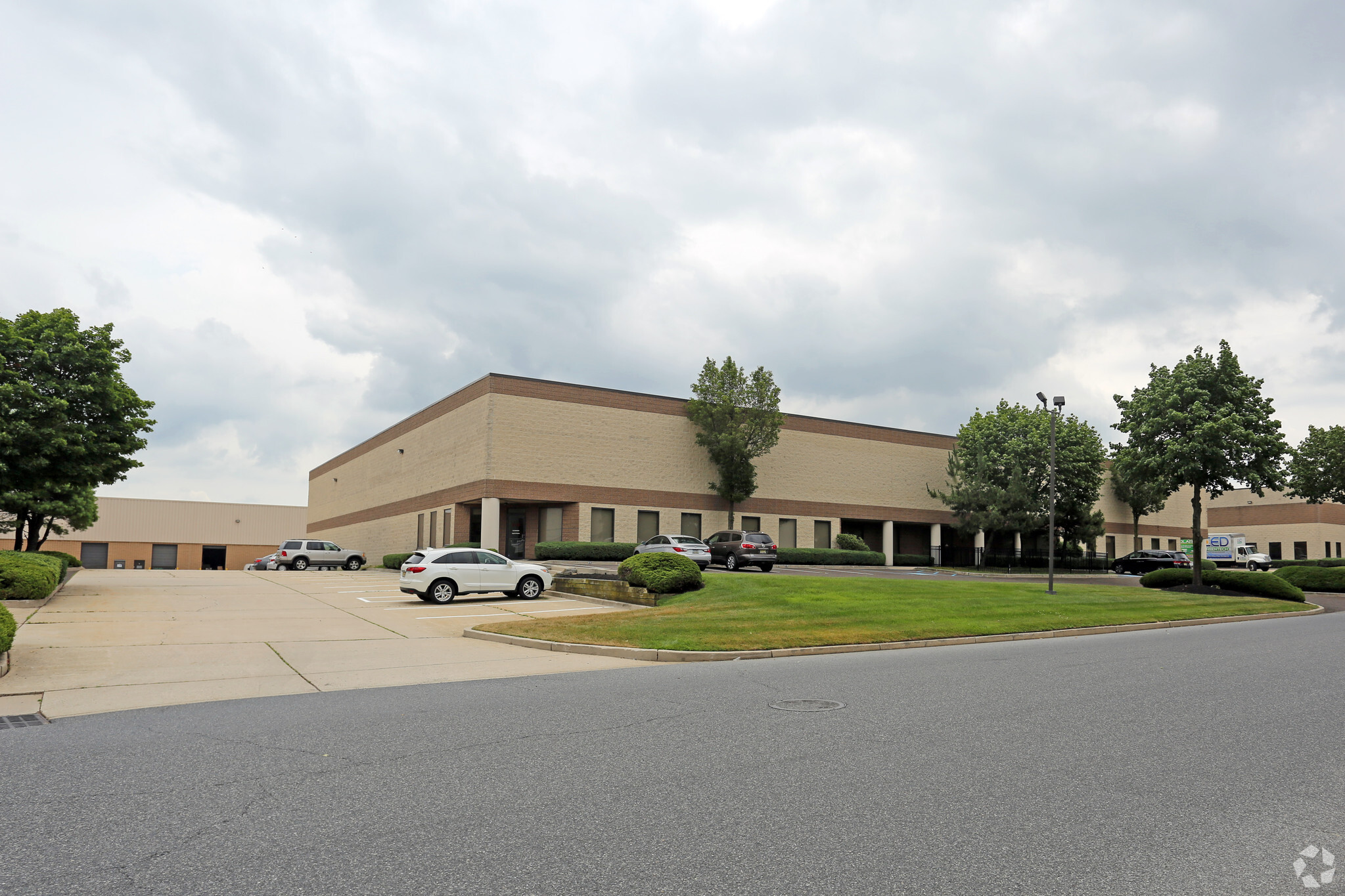 15 Twinbridge Dr, Pennsauken, NJ for lease Primary Photo- Image 1 of 12