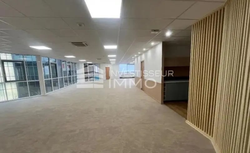 Office in Torcy for lease - Interior Photo - Image 2 of 4