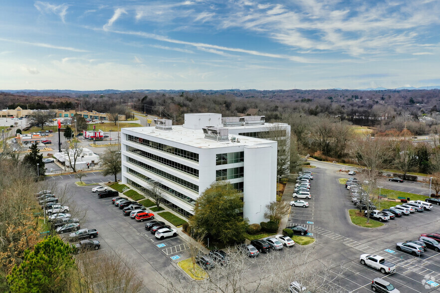 408 N Cedar Bluff Rd, Knoxville, TN for lease - Building Photo - Image 2 of 5