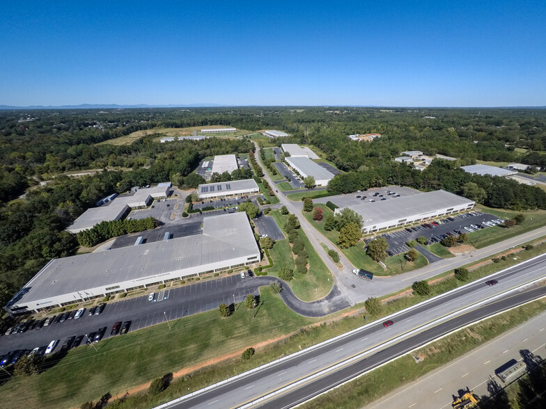 140 Corporate Dr, Spartanburg, SC for lease - Building Photo - Image 1 of 17