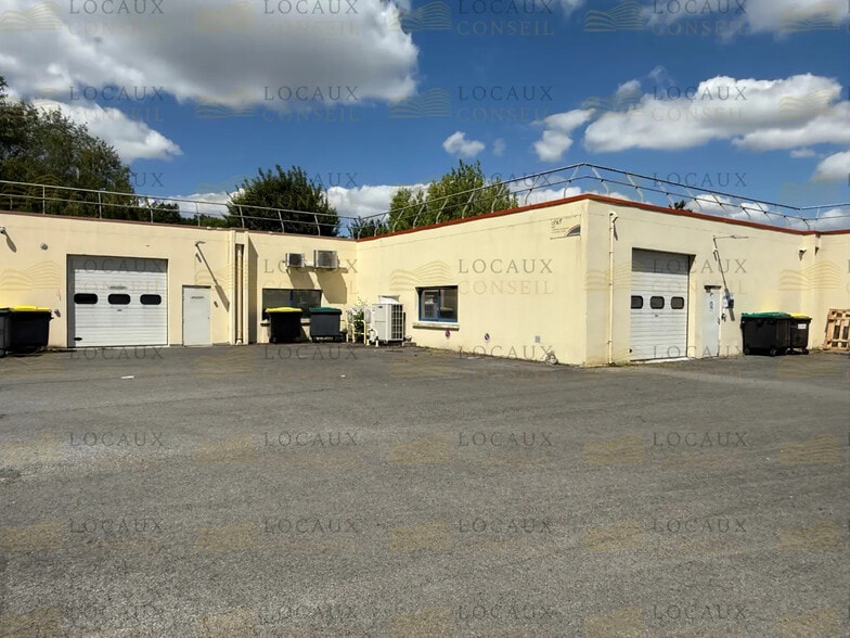 Flex in Croissy-Beaubourg for lease - Building Photo - Image 3 of 13