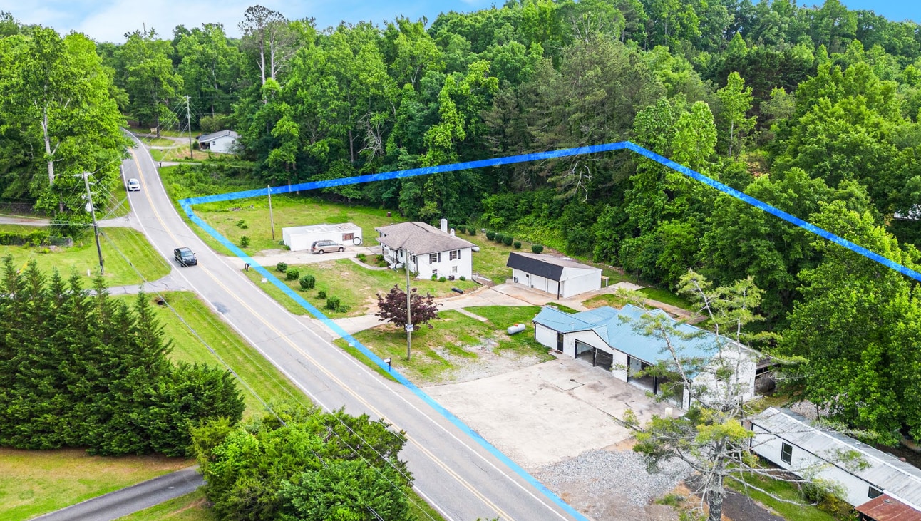 5635 Elmo Rd – Primary Exterior