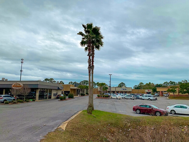 2226 Bienville Blvd, Ocean Springs, MS for lease - Primary Photo - Image 1 of 40