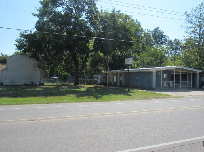 1802 N Center St, Bonham, TX for sale - Primary Photo - Image 1 of 1