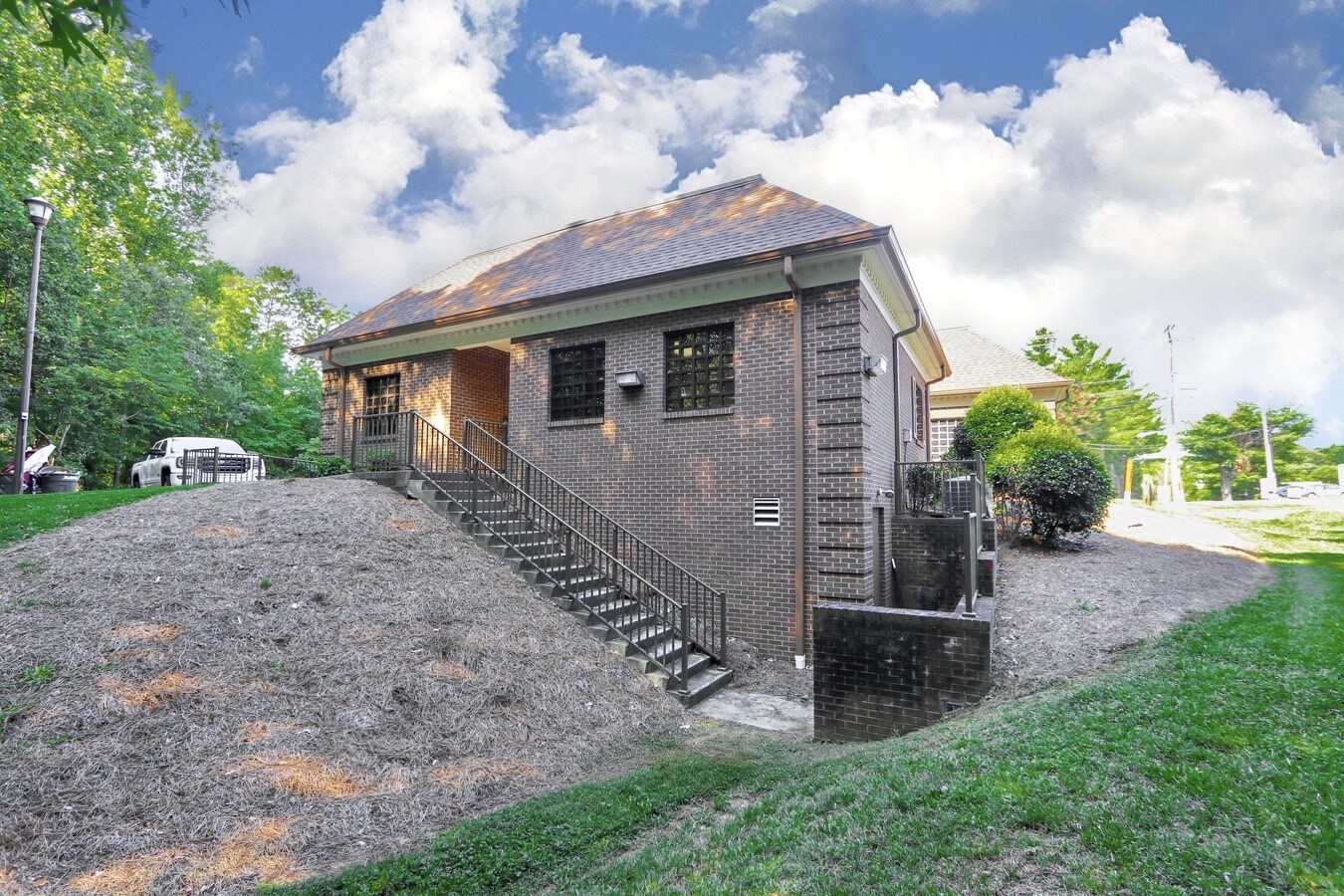 1001 S State St, Yadkinville, NC 27055