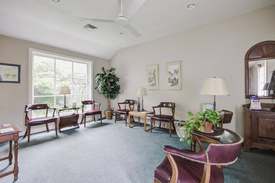 39 E Chestnut Hill Ave, Philadelphia, PA for sale - Lobby - Image 3 of 17