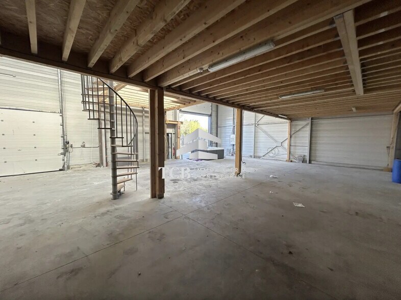 Flex in Les Sorinières for lease - Interior Photo - Image 3 of 6