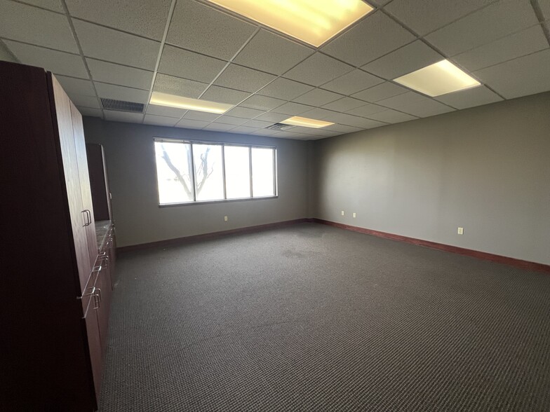 7340 W 21st St N, Wichita, KS for lease - Interior Photo - Image 3 of 7