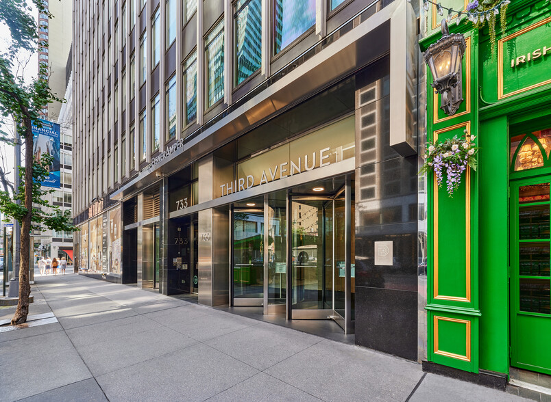 733 Third Ave, New York, NY for lease - Building Photo - Image 3 of 4