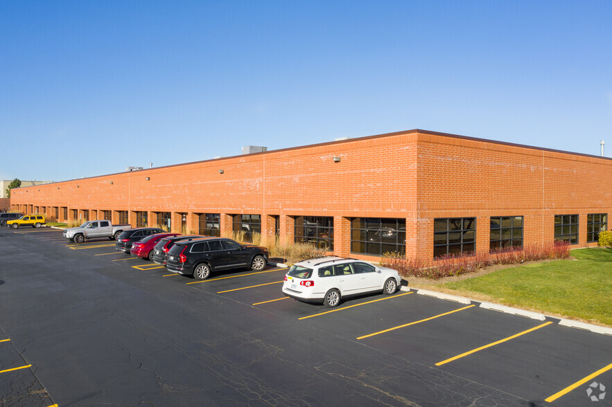 940-972 Northpoint Blvd, Waukegan, IL for lease - Building Photo - Image 1 of 6