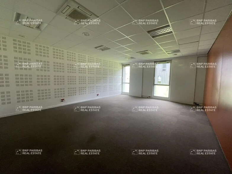 Office in Saint-Herblain for lease - Interior Photo - Image 3 of 7