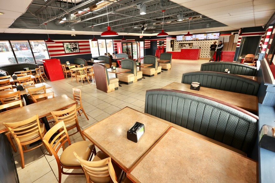 2336 NW 23rd St, Oklahoma City, OK for sale - Interior Photo - Image 3 of 10