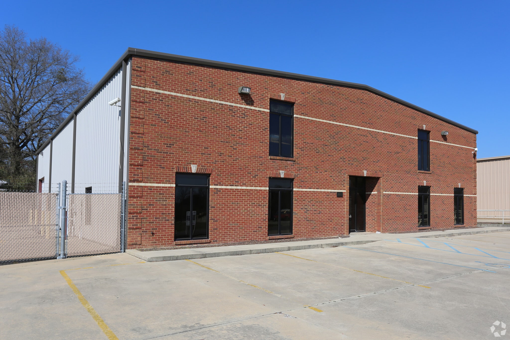 105 Cloverdale Dr, Alabaster, AL for lease Primary Photo- Image 1 of 9