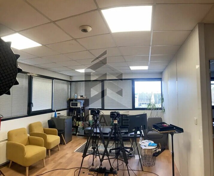 Office in Canéjan for lease - Interior Photo - Image 3 of 3