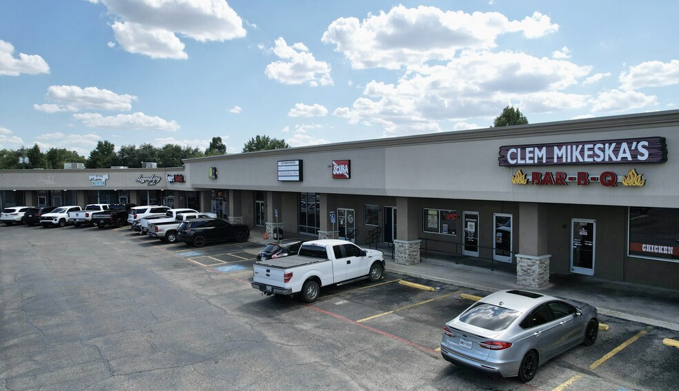 2100 N Main St, Belton, TX for lease - Building Photo - Image 2 of 8