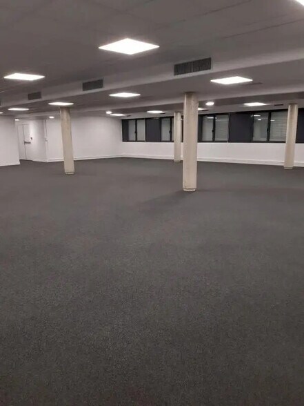 Office in Champs-sur-Marne for sale - Building Photo - Image 2 of 11