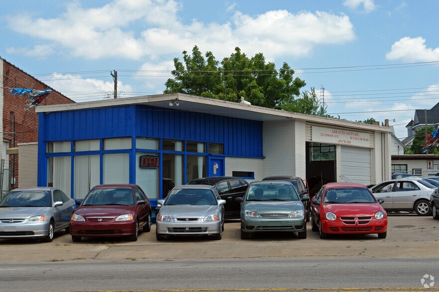 221 Towson Ave, Fort Smith, AR for lease - Primary Photo - Image 2 of 2