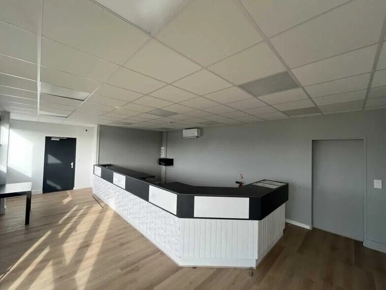 Office in Saran for lease - Building Photo - Image 3 of 16