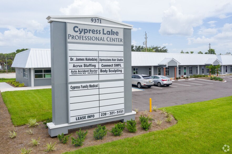 9371 Cypress Lake Dr, Fort Myers, FL for sale - Building Photo - Image 1 of 1