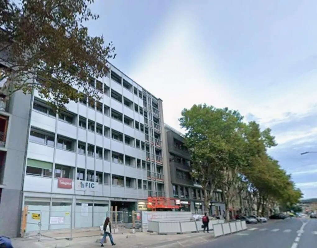 Retail in Viroflay for lease Building Photo- Image 1 of 4