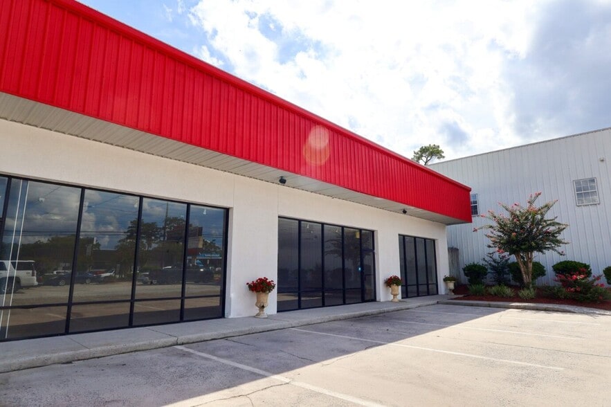 111 W Derenne Ave, Savannah, GA for lease - Building Photo - Image 3 of 5