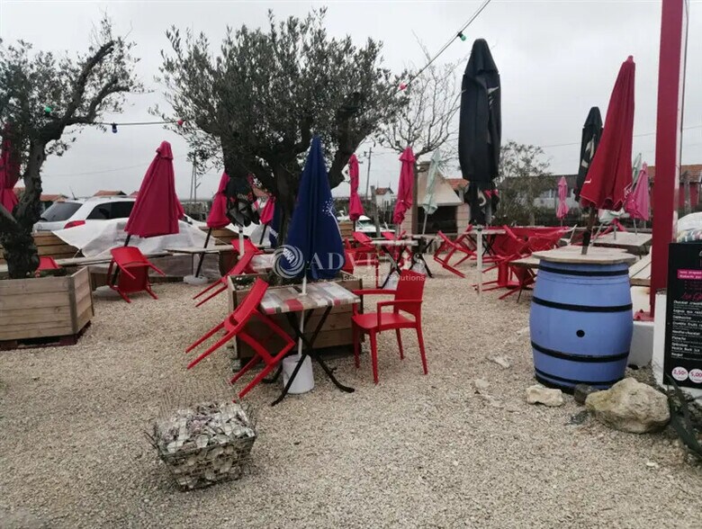 Retail in La Tremblade for sale - Building Photo - Image 2 of 6