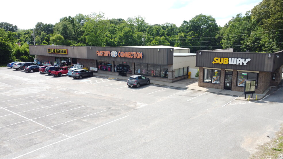 Dollar General Plaza - McKenzie, TN portfolio of 3 properties for sale on LoopNet.com - Building Photo - Image 1 of 3