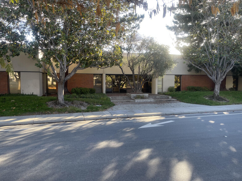 420 Oakmead Pky, Sunnyvale, CA for sale - Building Photo - Image 3 of 15