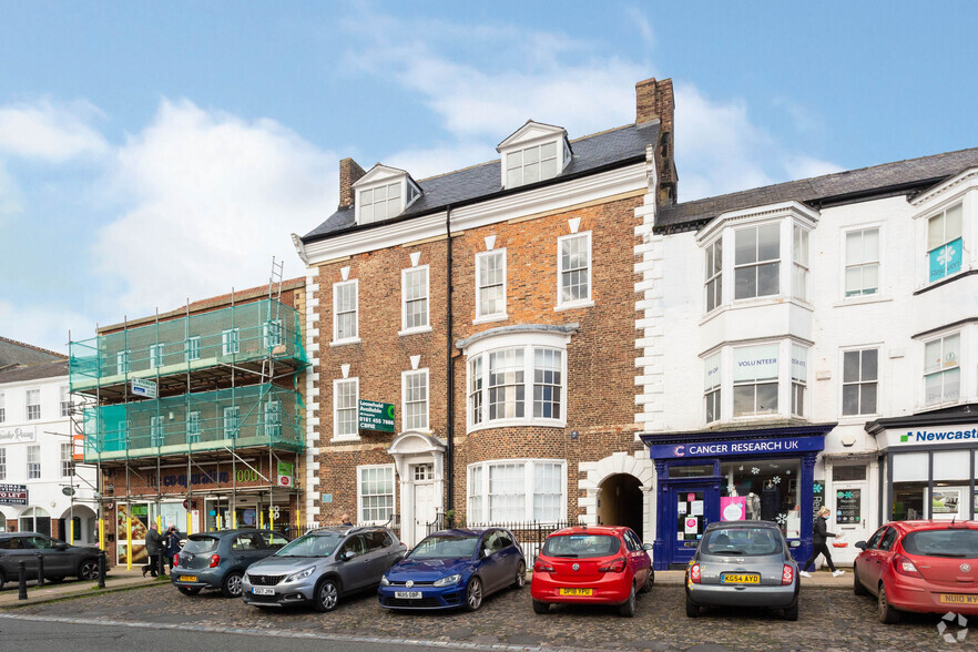 42 High St, Middlesbrough for sale - Primary Photo - Image 1 of 5