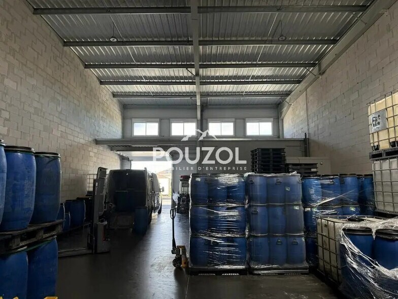 Flex in Clermont-Ferrand for lease - Interior Photo - Image 3 of 10