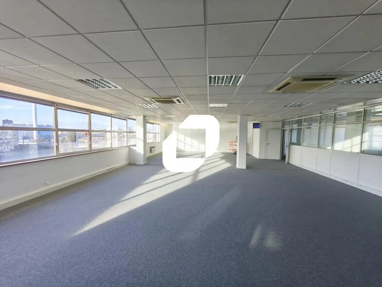 Office in Alfortville for lease - Interior Photo - Image 2 of 6