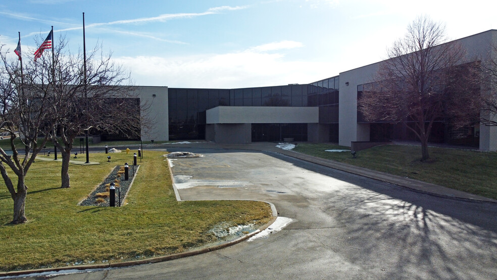 4900 University Ave, West Des Moines, IA for lease - Building Photo - Image 2 of 6