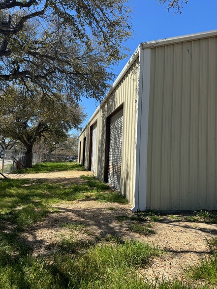 354 Wallace St, Dripping Springs, TX for lease - Building Photo - Image 3 of 11