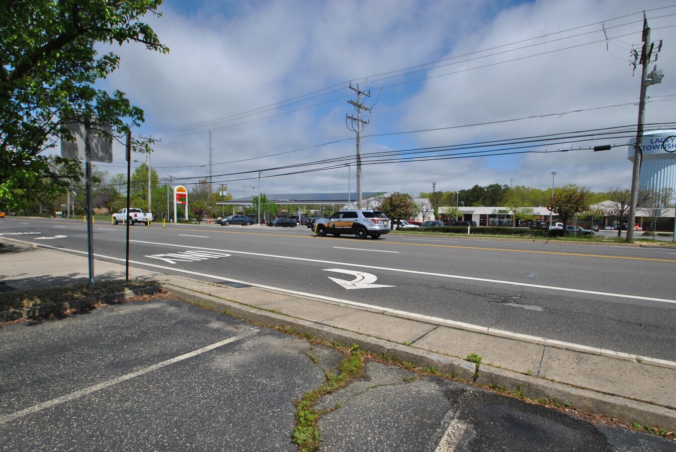 801 Lacey Rd, Forked River, NJ 08731