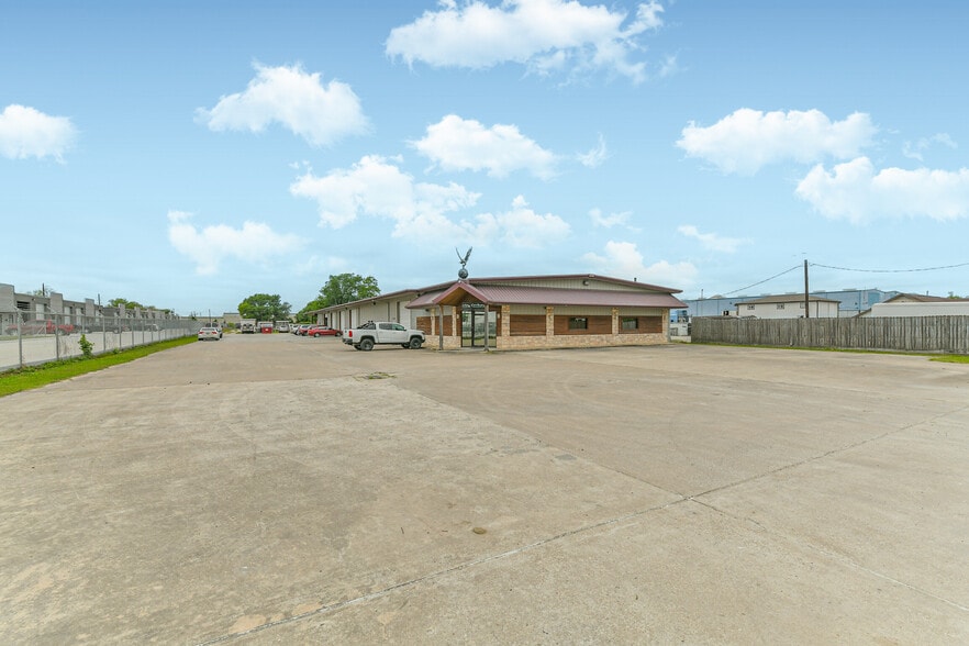 7449 Wright Rd, Houston, TX for sale - Building Photo - Image 2 of 58