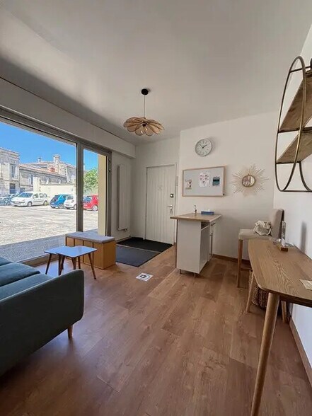 Retail in Bordeaux for lease - Interior Photo - Image 2 of 4