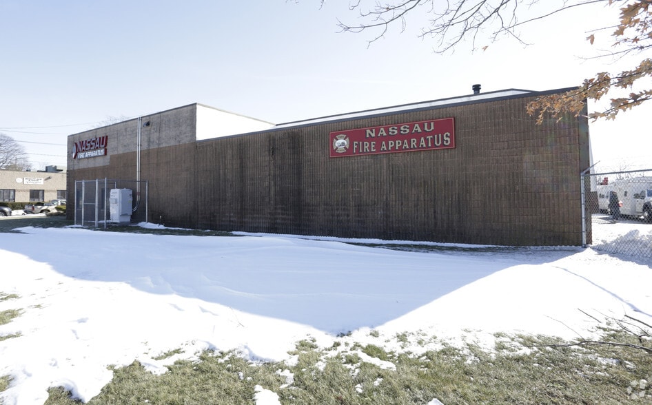 120 Otis St, West Babylon, NY for sale - Primary Photo - Image 1 of 1