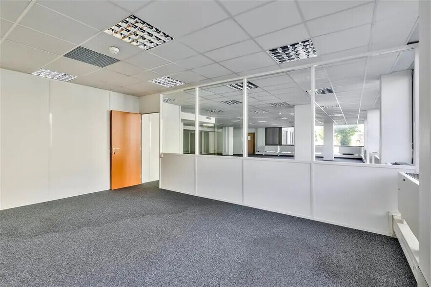 Office in Saint-Cloud for sale - Building Photo - Image 3 of 9