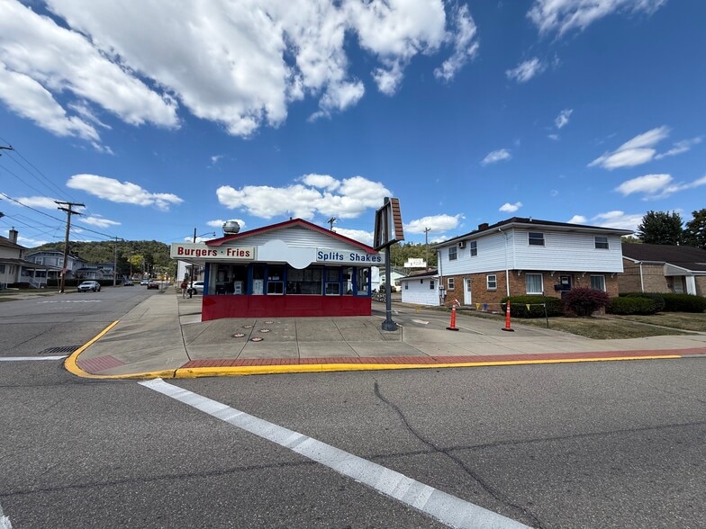 3795 Central Ave, Shadyside, OH for sale - Building Photo - Image 2 of 17