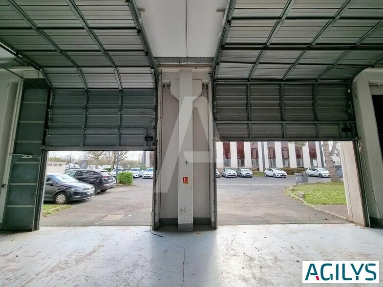 Flex in for lease - Interior Photo - Image 2 of 7