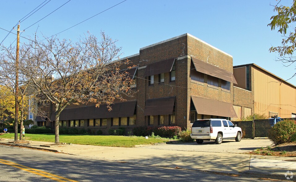 1111 E 200th St, Euclid, OH for sale - Primary Photo - Image 1 of 1