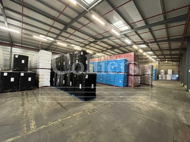 Industrial in Tarascon for lease - Interior Photo - Image 2 of 8