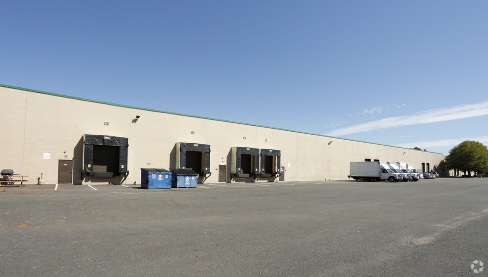 14 Worlds Fair Dr, Somerset, NJ for lease - Building Photo - Image 3 of 5